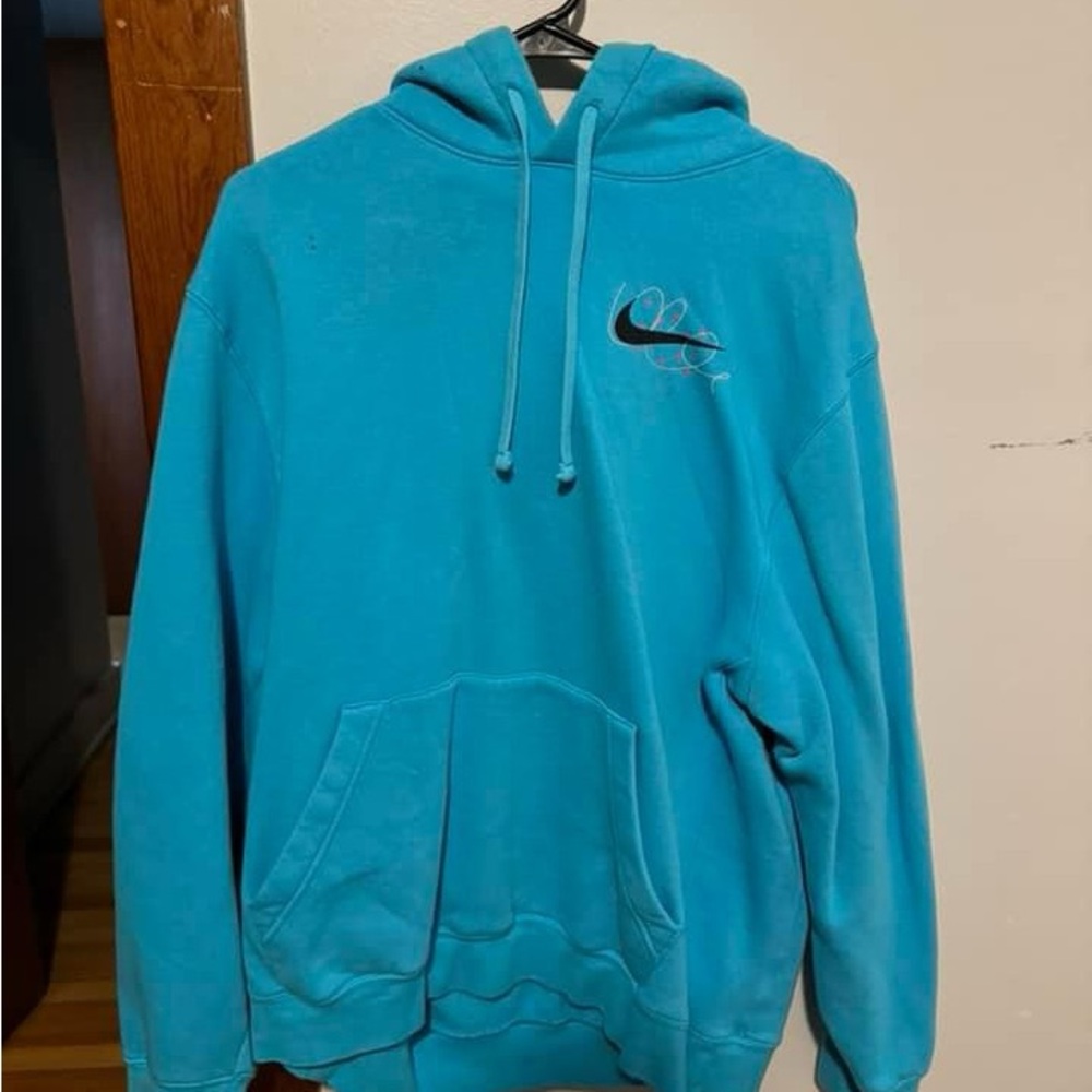 Men’s Nike sweatshirt